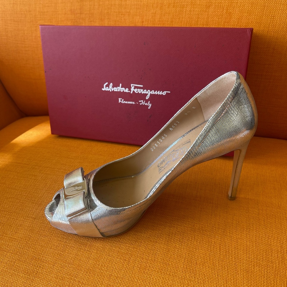 Silver SALVATORE FERRAGAMO peep toe  HEELS - Picture 2 of 10